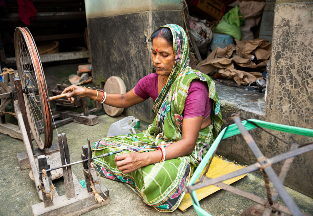 Yarn spinning artisan